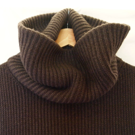 Túnica gris cuello chimenea