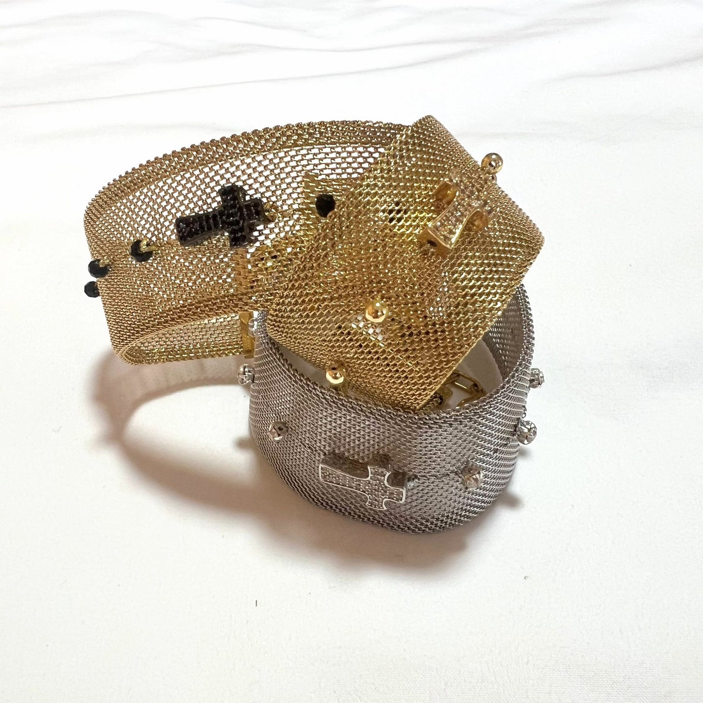 Pulsera malla oro con cruz negra